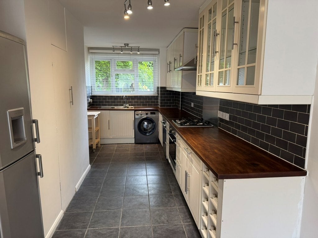 Flat Putney Hill in Greater London