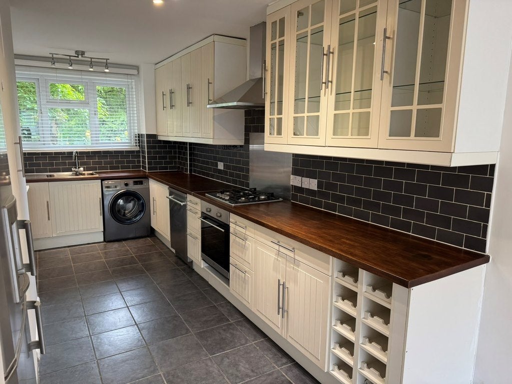 Flat Putney Hill in Greater London