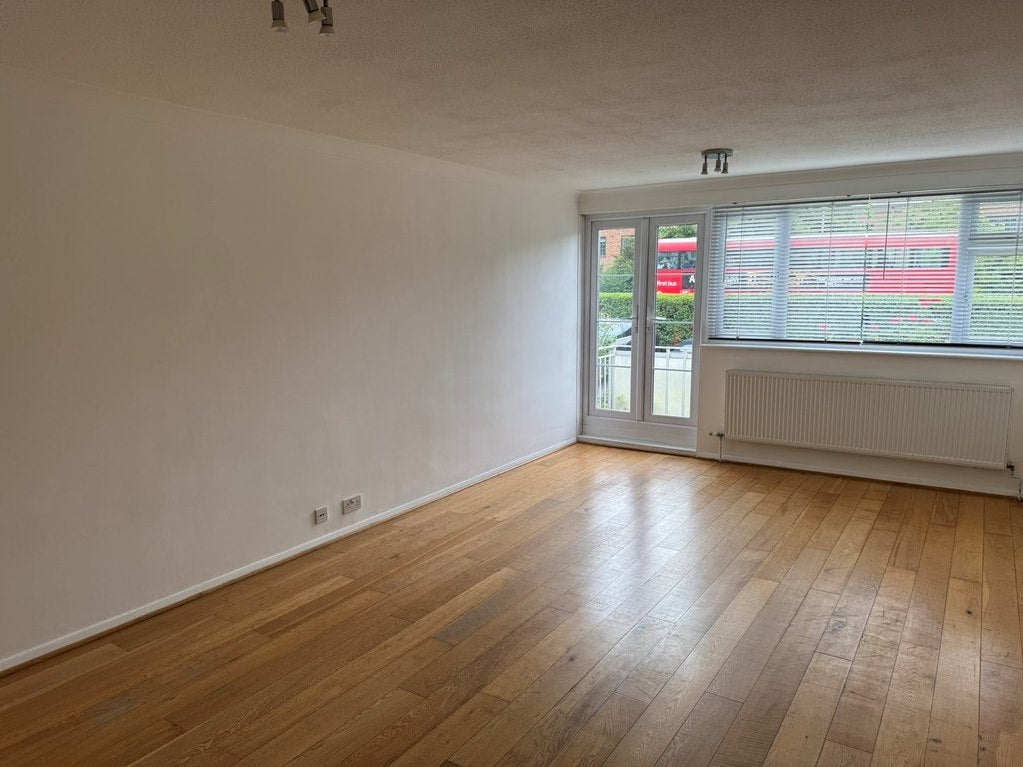 Flat Putney Hill in Greater London