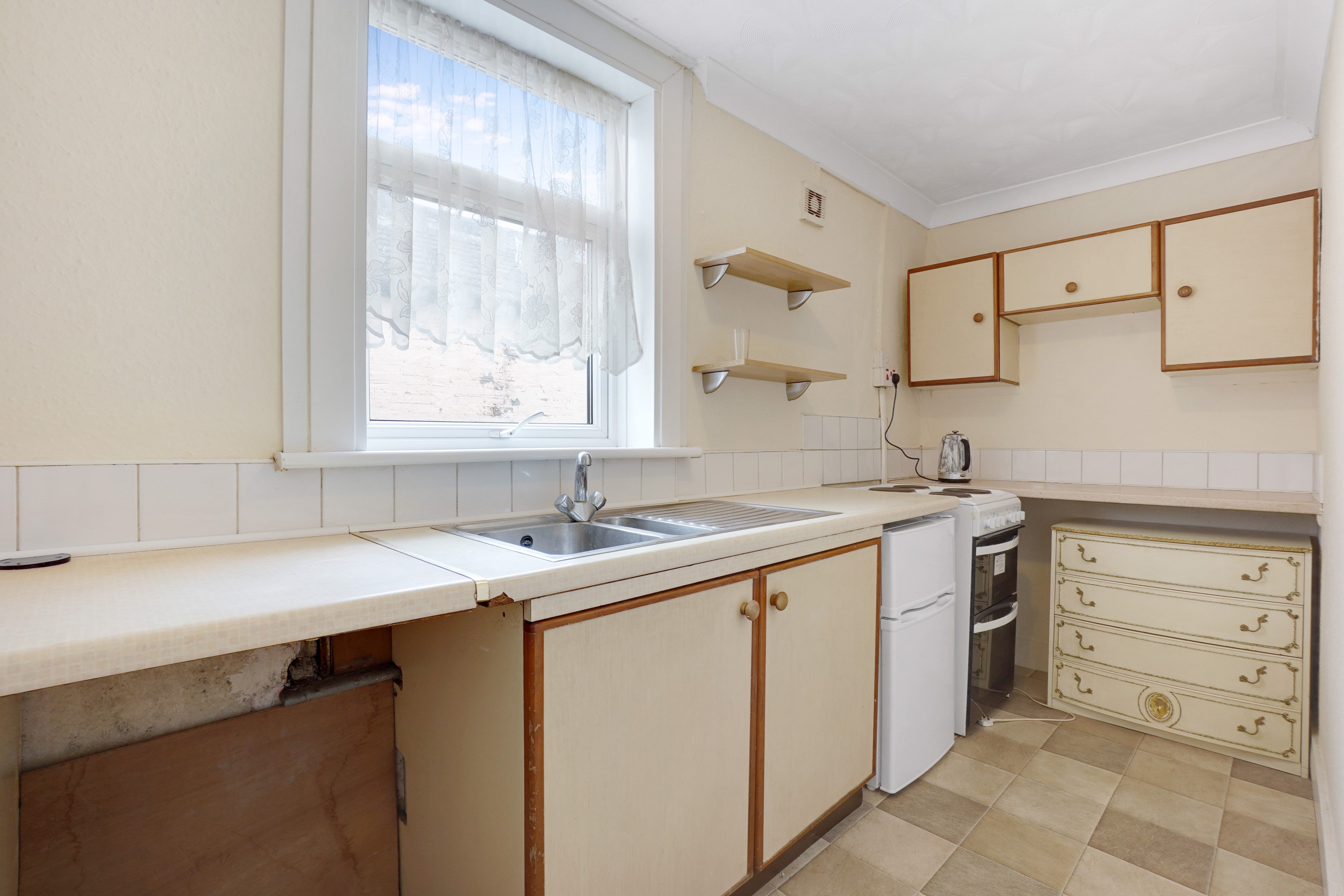 Flat Balmoral Road in Greater London