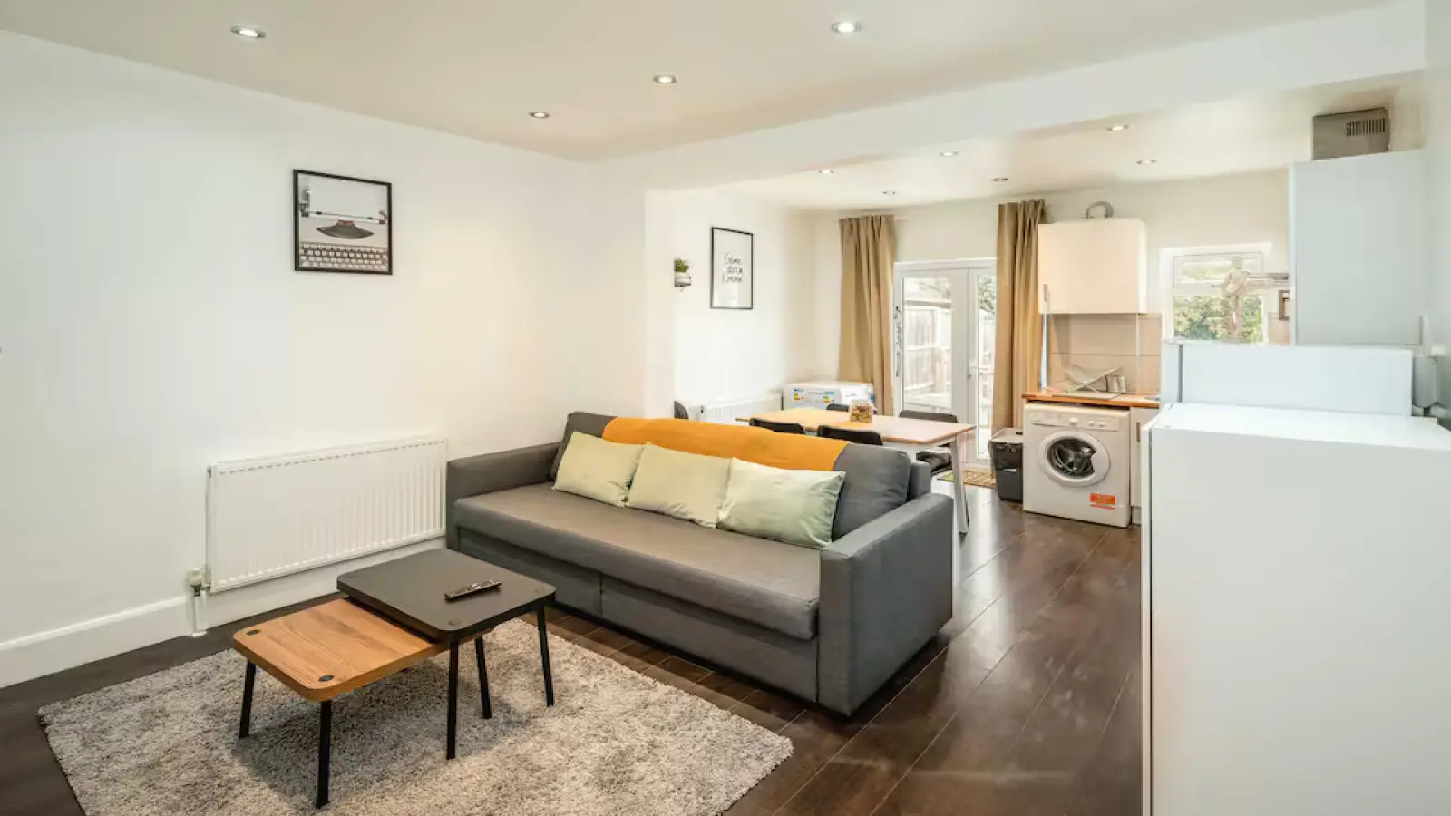 Flat Parkfield Crescent in Greater London