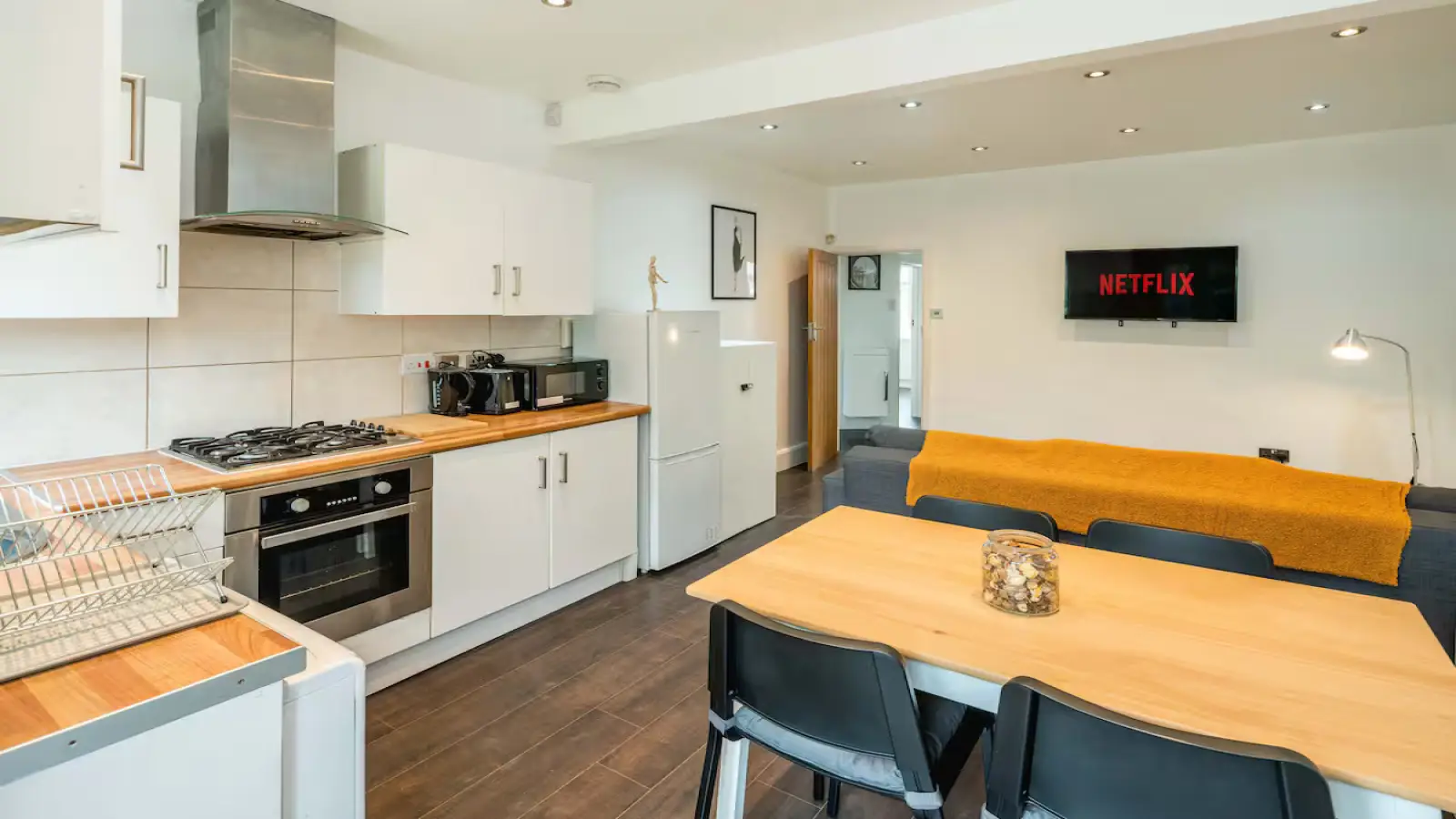 Flat Parkfield Crescent in Greater London