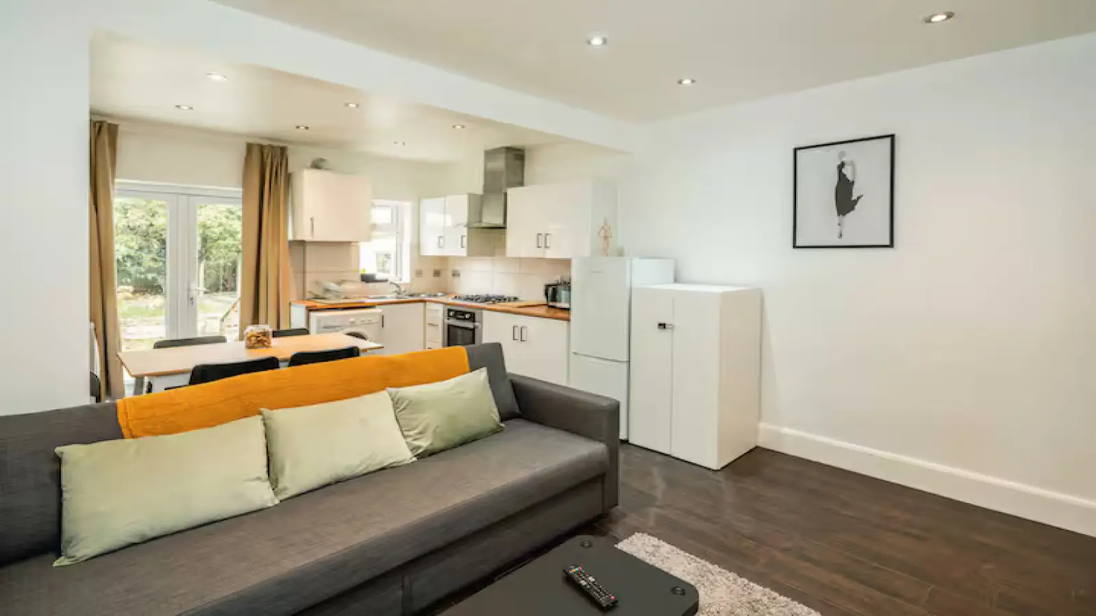 Flat Parkfield Crescent in Greater London