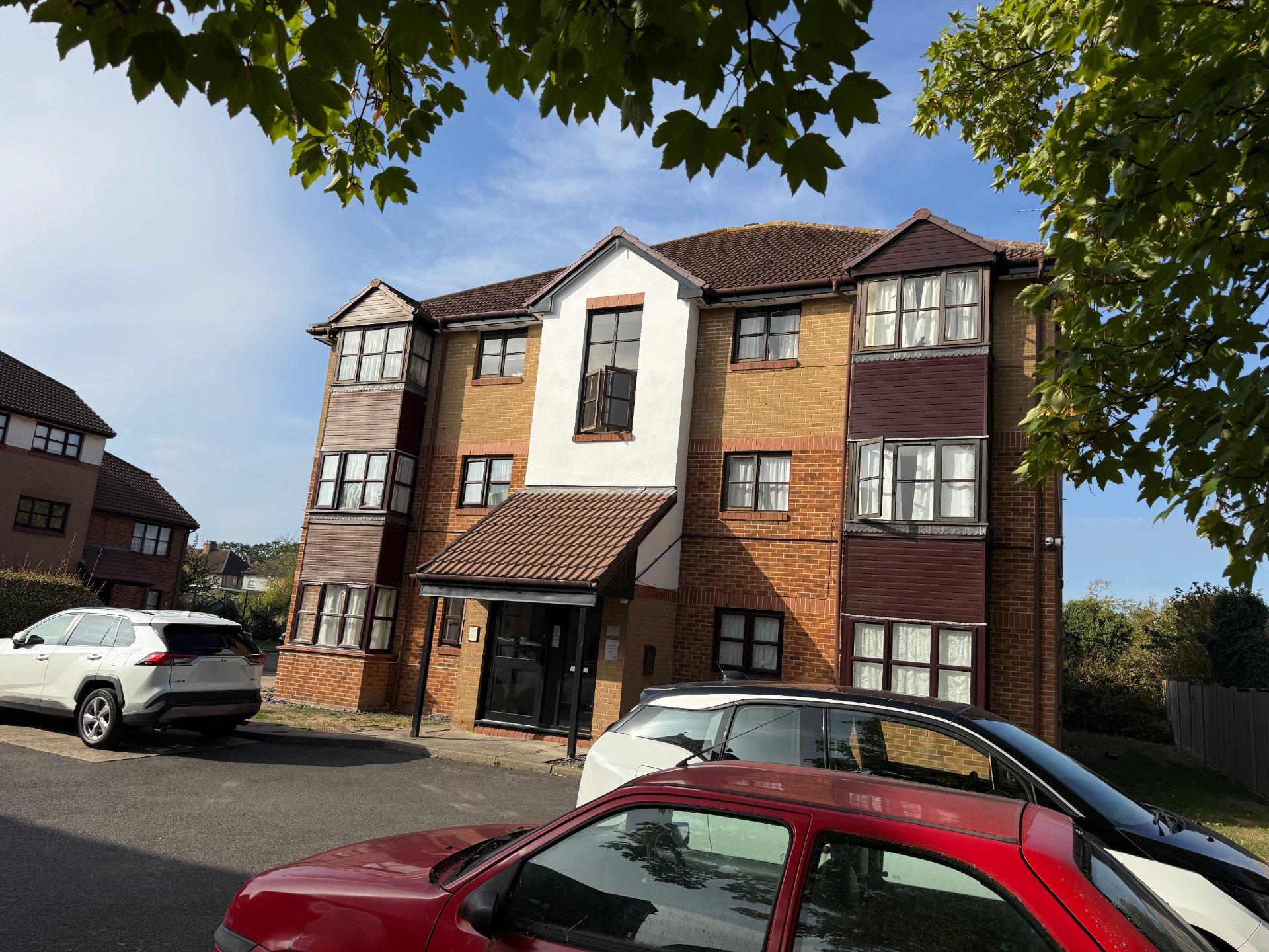 Flat Conifer Way in Greater London