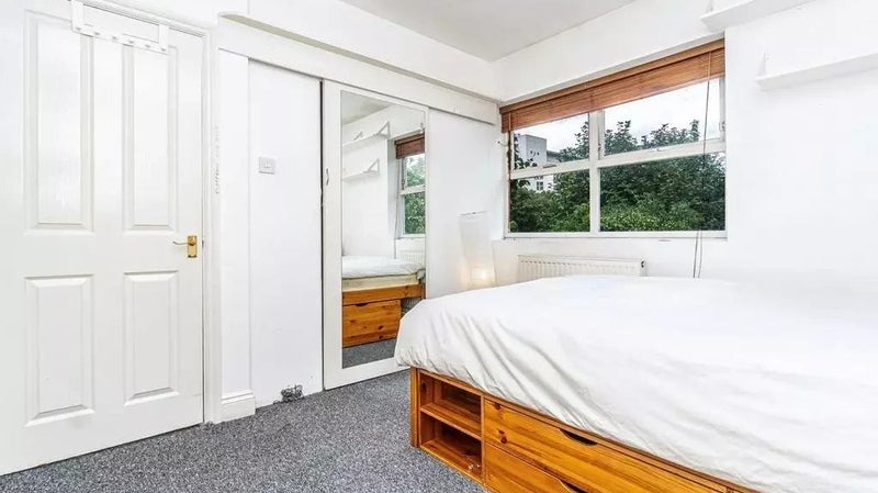 Room Downs Road in Greater London