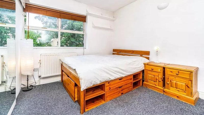 Room Downs Road in Greater London