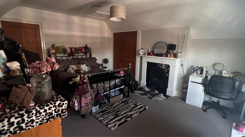 Room Thornbury Road in Greater London
