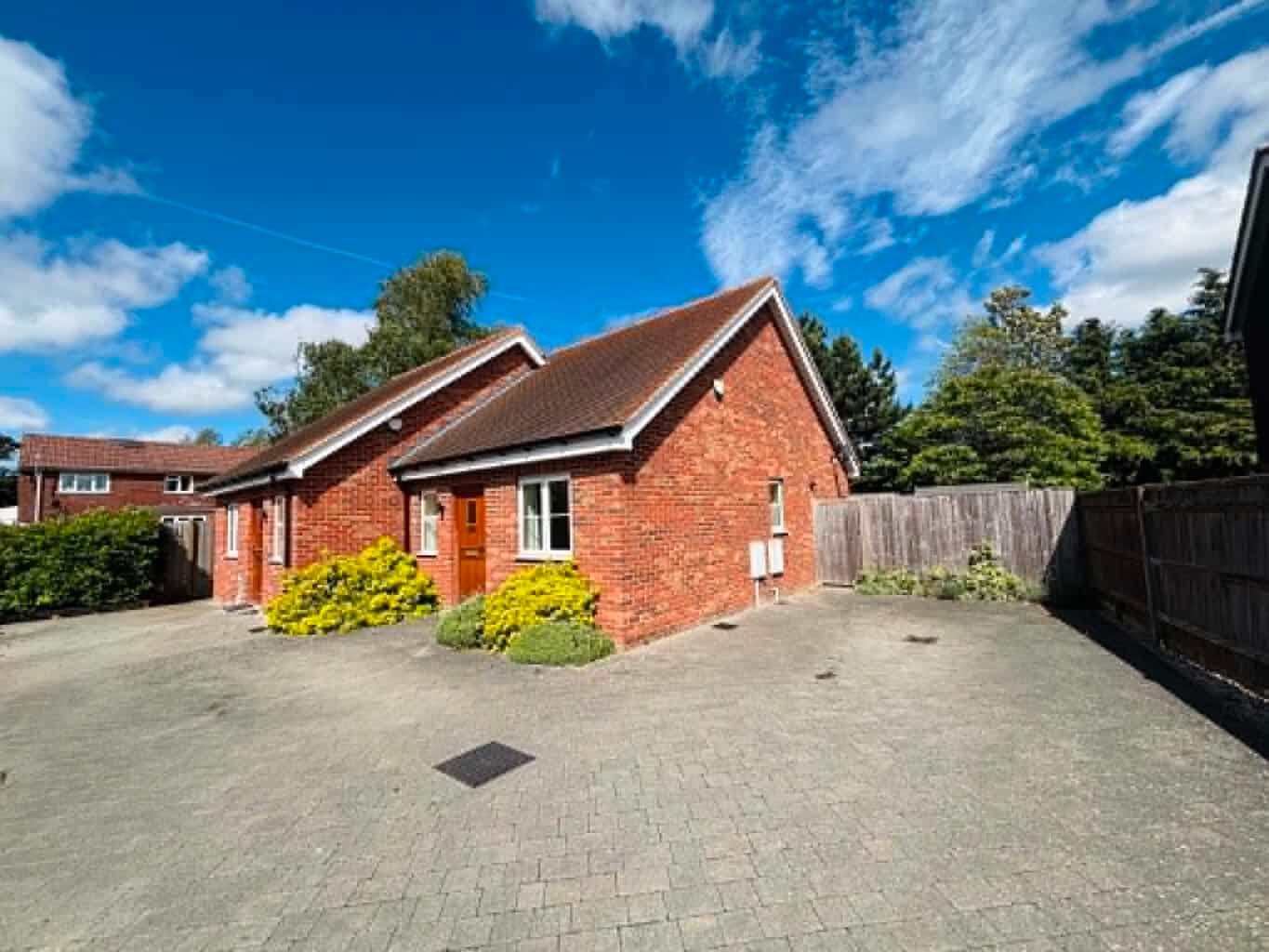 House Stroller Close in Thatcham