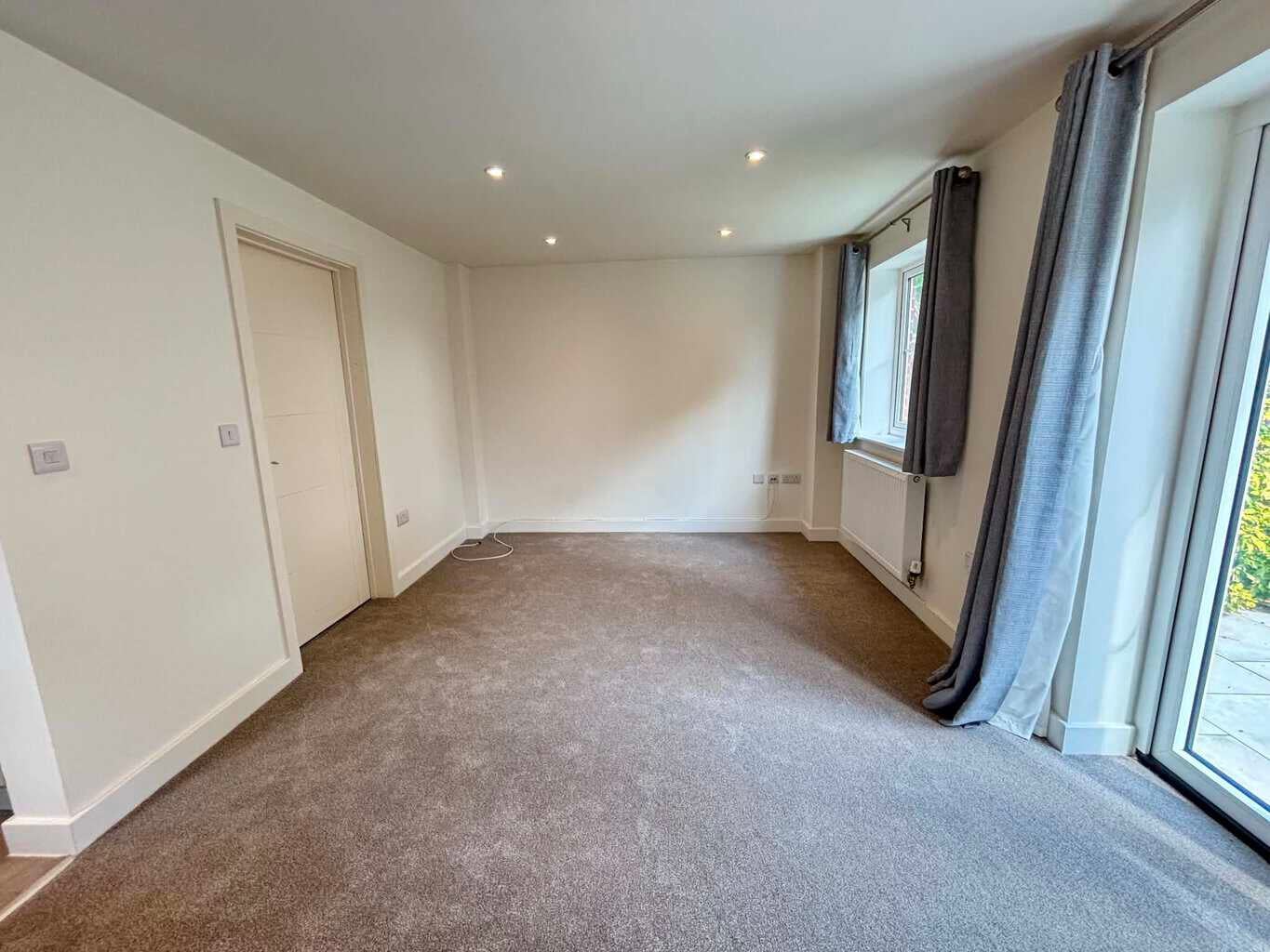 House Stroller Close in Thatcham