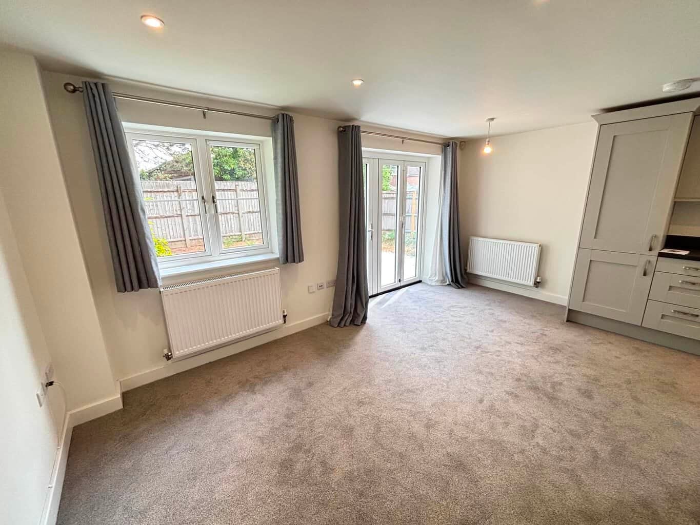 House Stroller Close in Thatcham