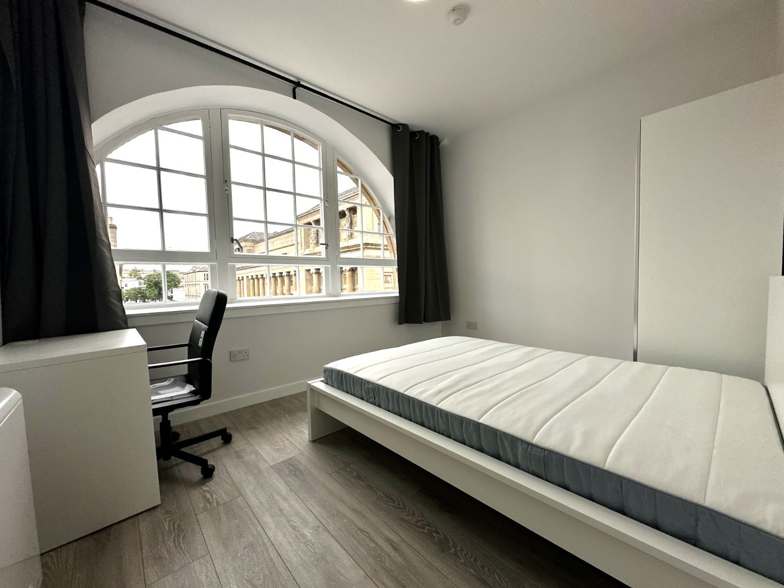 Flat Kent Road in Glasgow