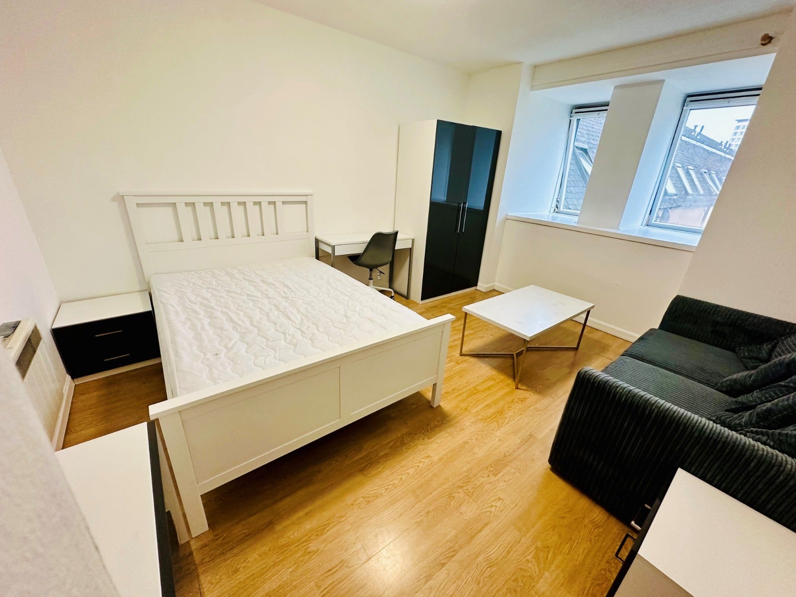 Flat Kent Road in Glasgow