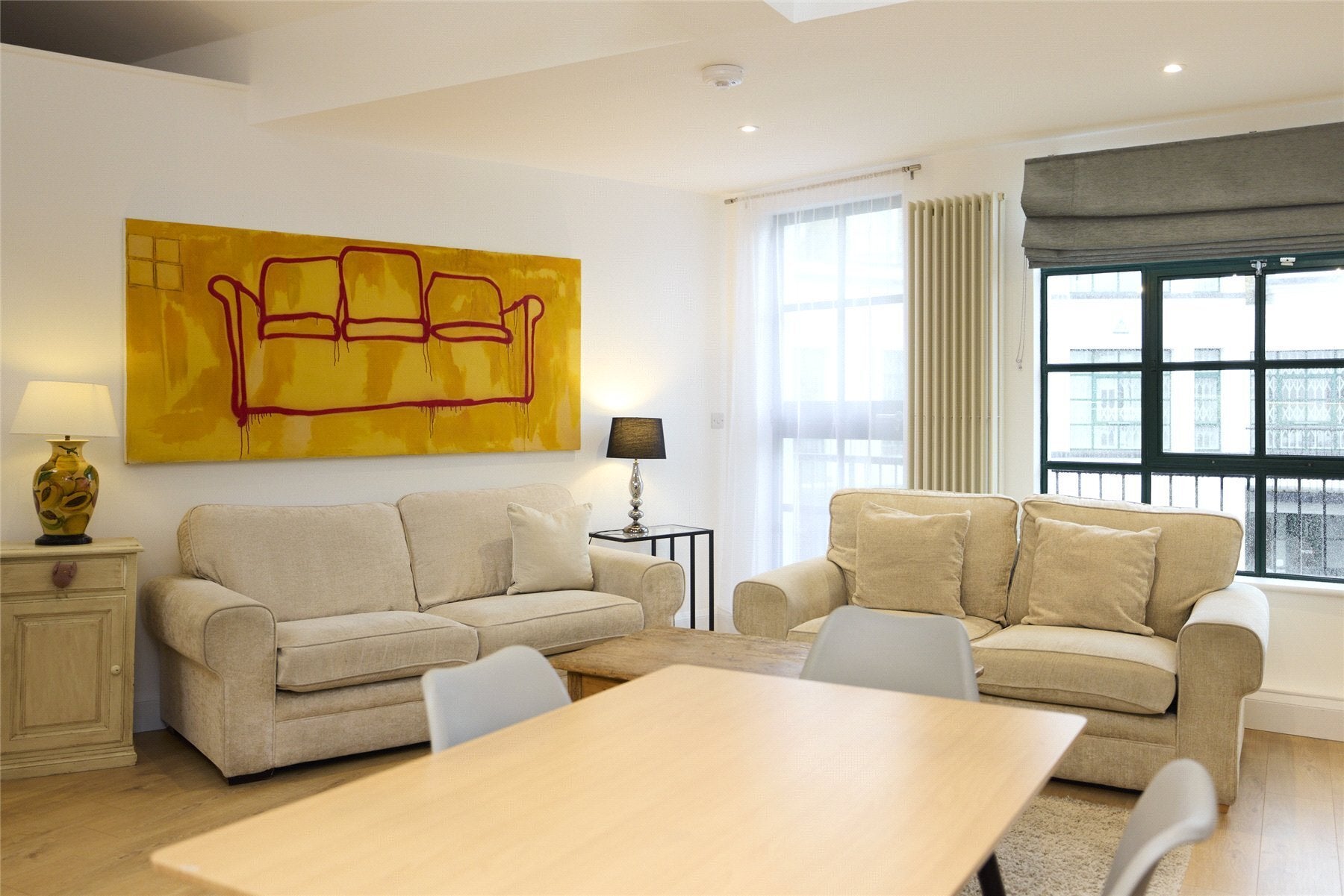 Flat Grimston Road in Greater London