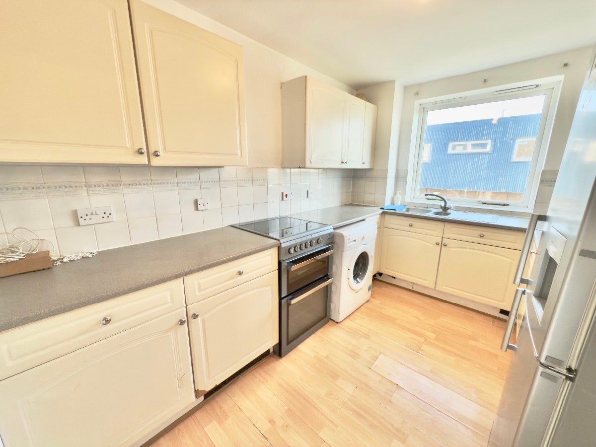 Flat Woolwich Manor Way in Greater London