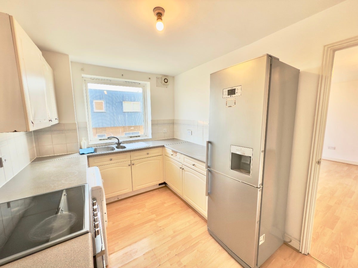 Flat Woolwich Manor Way in Greater London