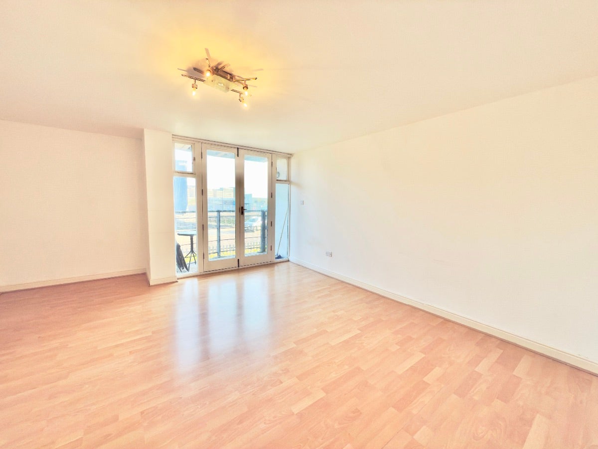 Flat Woolwich Manor Way in Greater London
