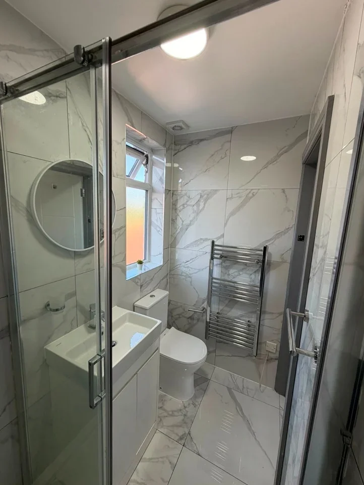 Room Oatlands Road in Greater London