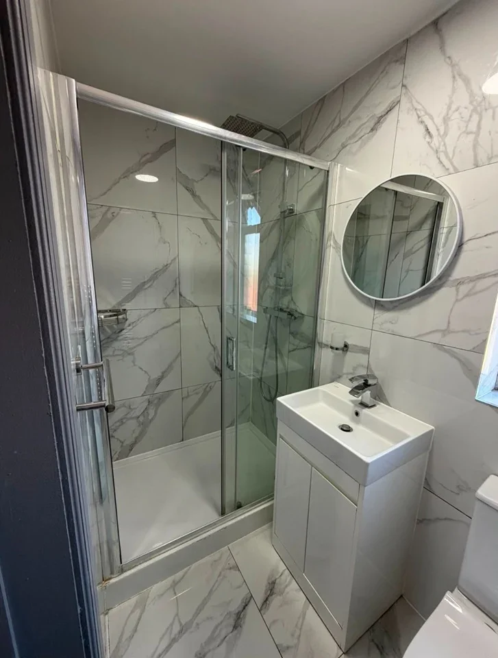 Room Oatlands Road in Greater London