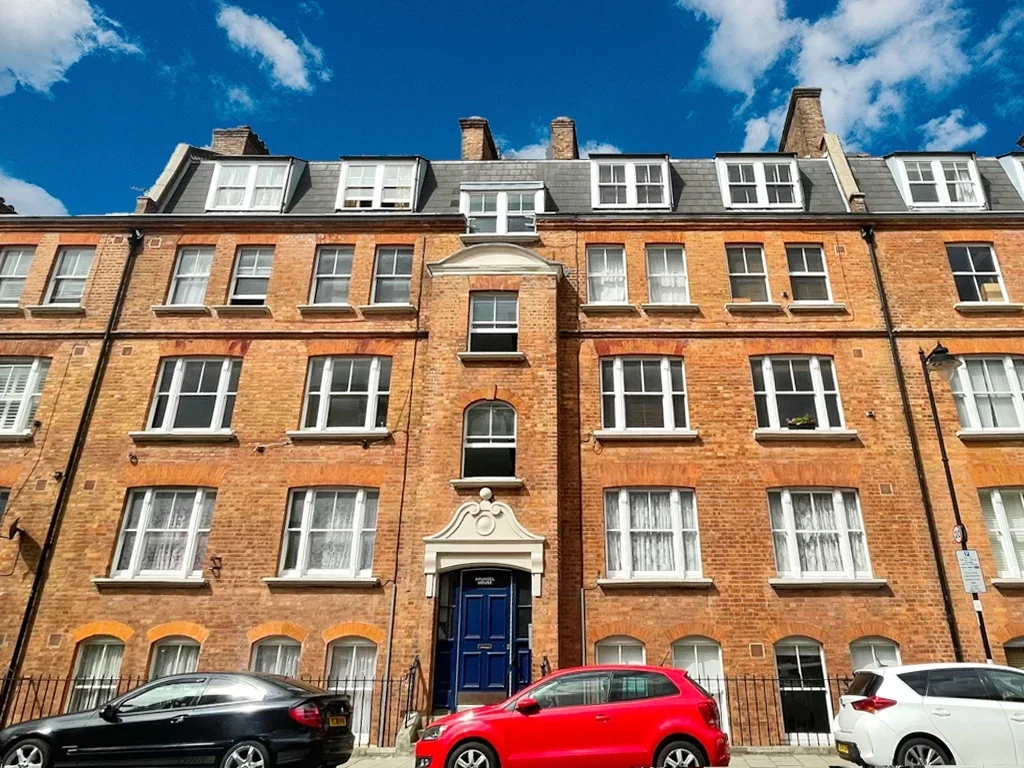 Flat Halton Road in Greater London