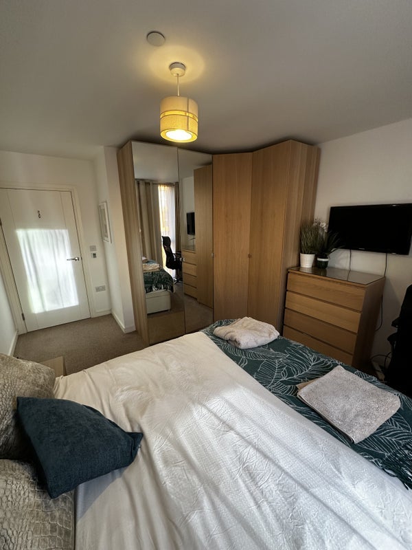 Room Christchurch Way in Greater London