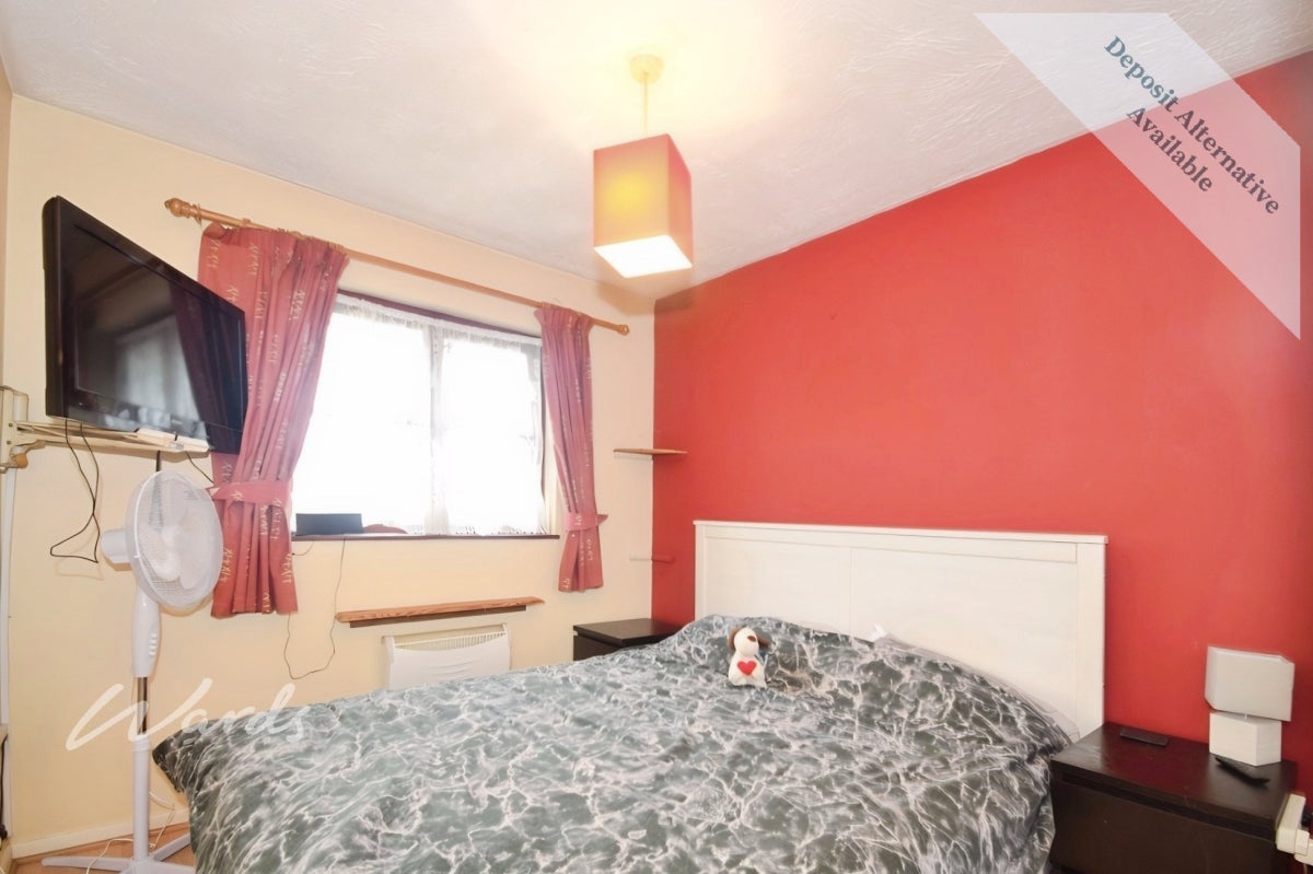 Flat Bishops Court in Dartford