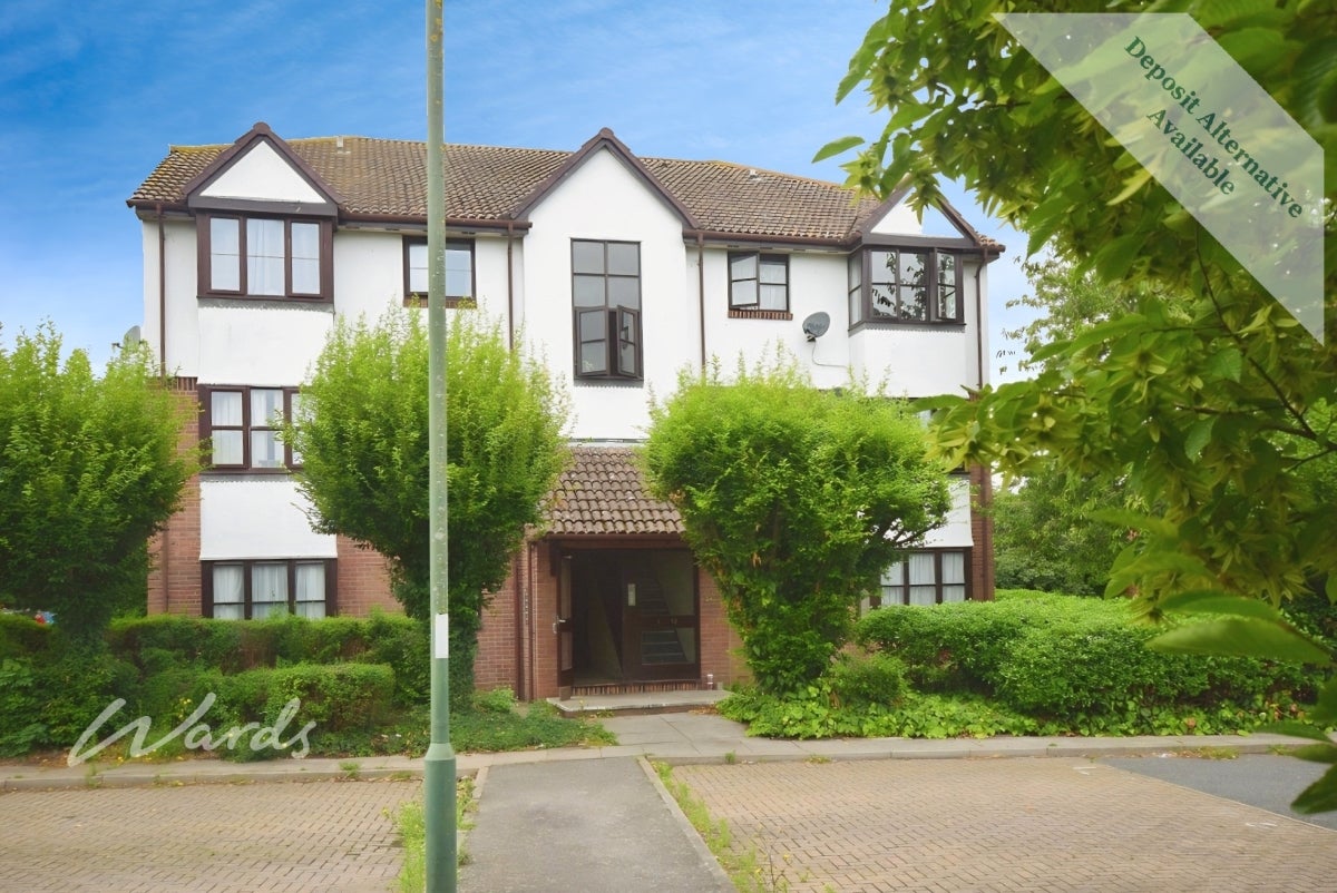 Flat Bishops Court in Dartford