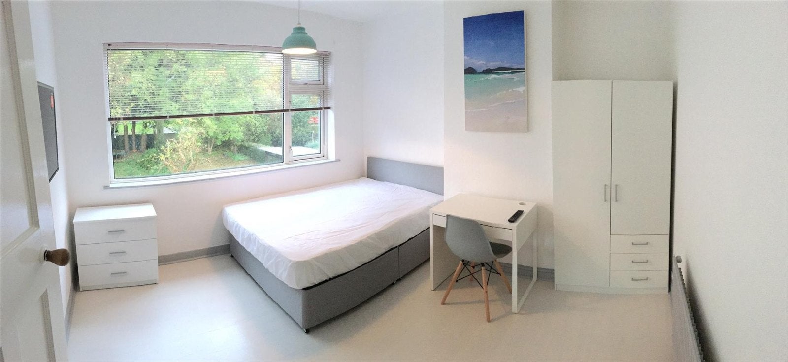Room Lower Road in Nottingham