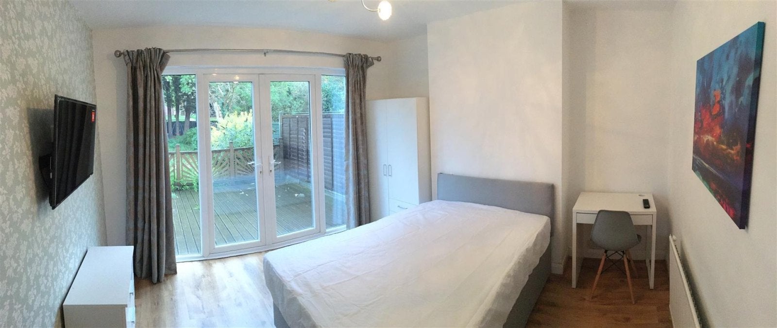 Room Lower Road in Nottingham