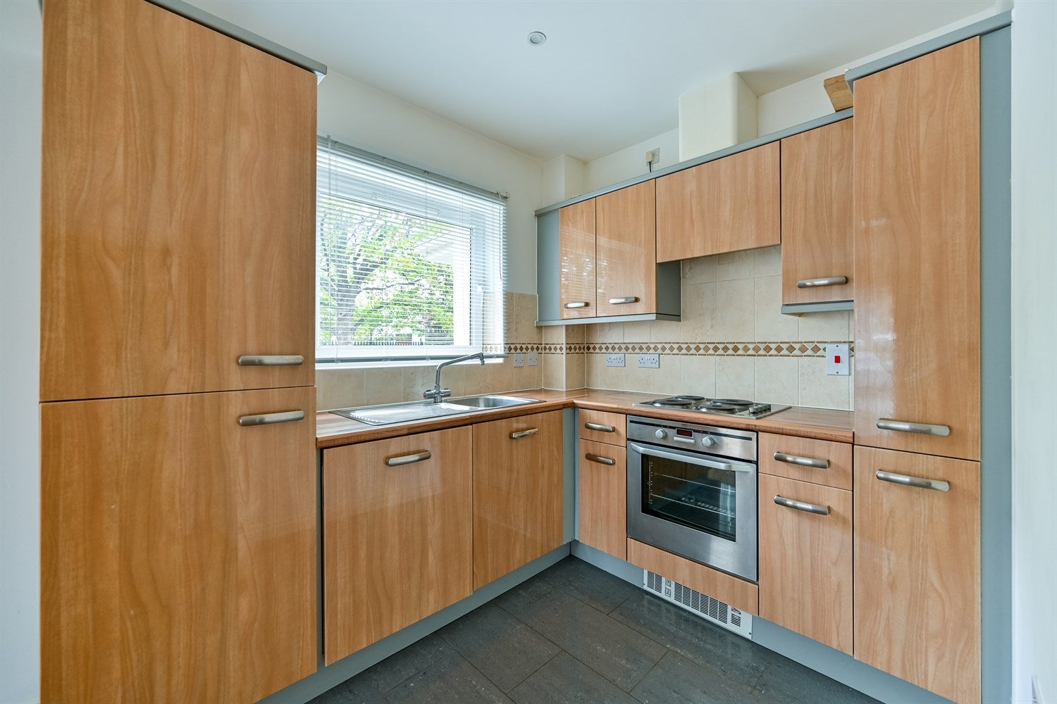 Flat Amersham Road in Reading