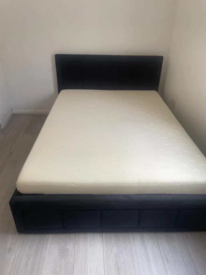 Room Reede Road in Greater London