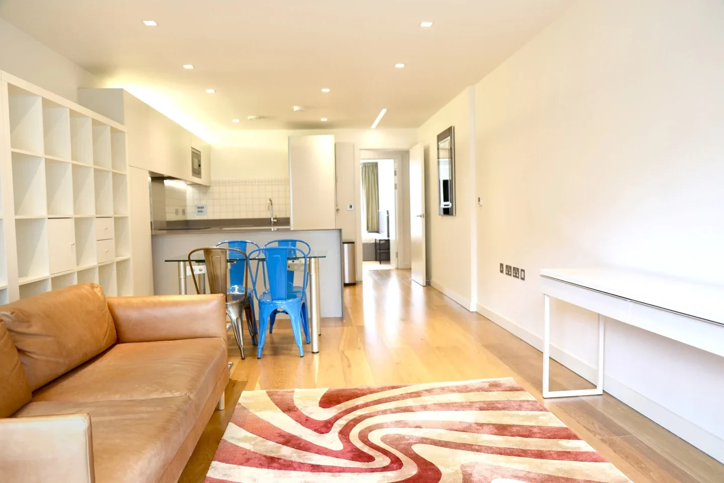 Flat Wenlock Road in Greater London