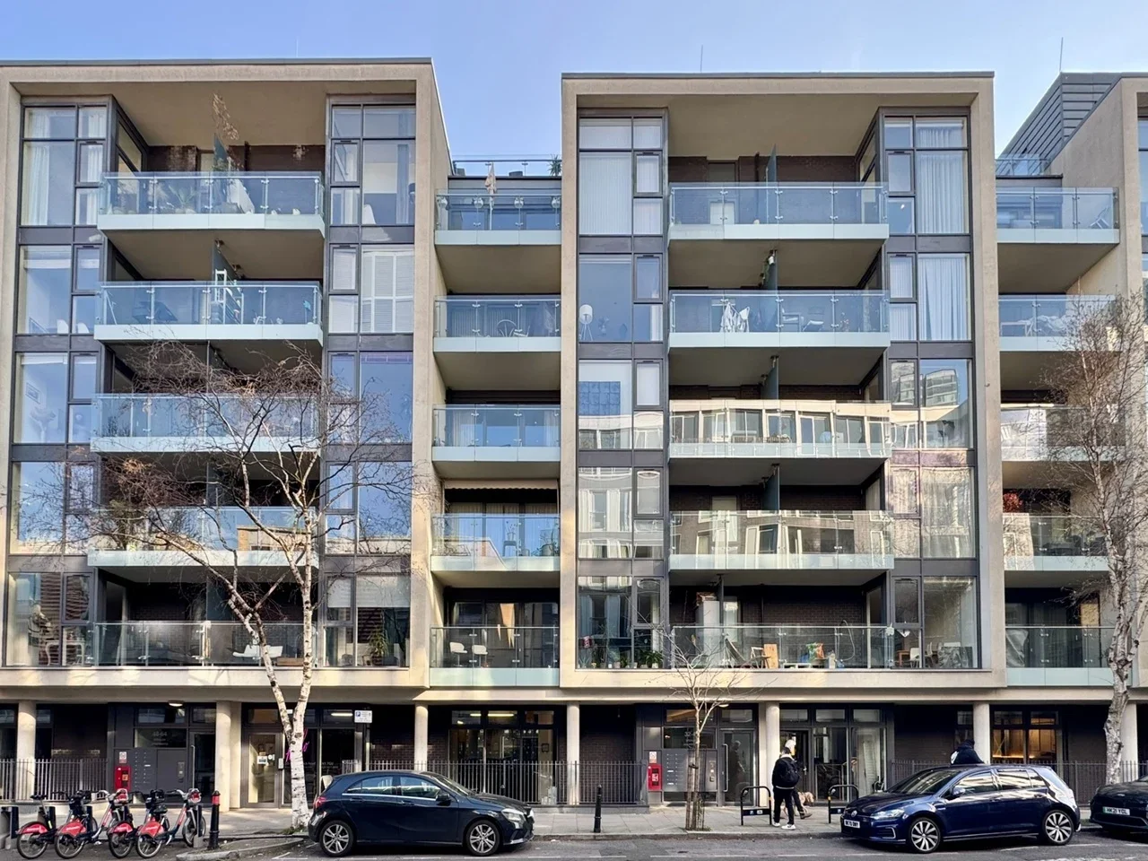 Flat Wenlock Road in Greater London