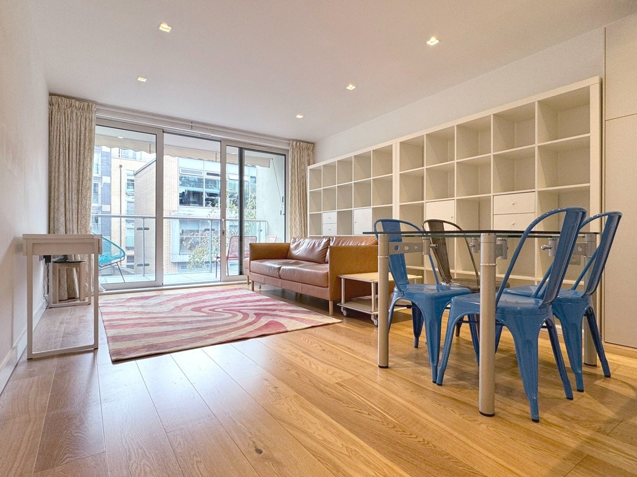Flat Wenlock Road in Greater London