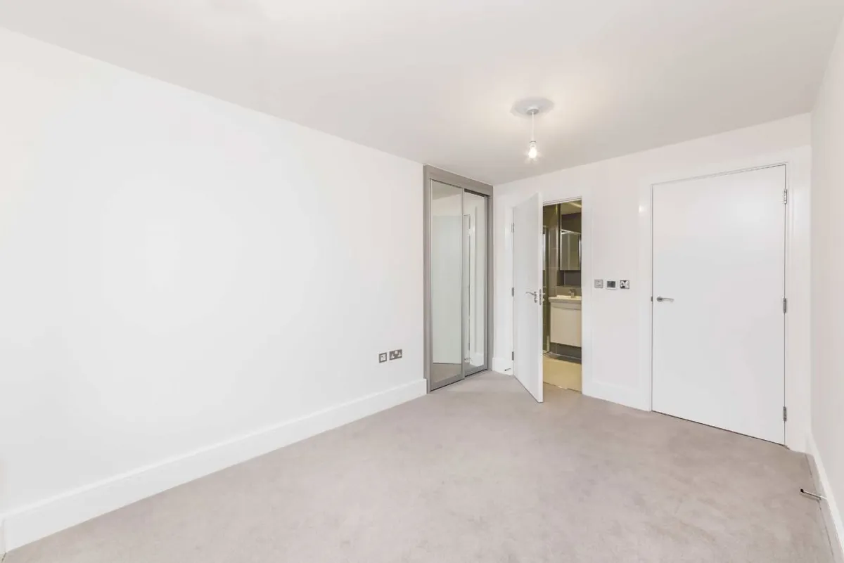 Flat Wolverton Gardens in Greater London