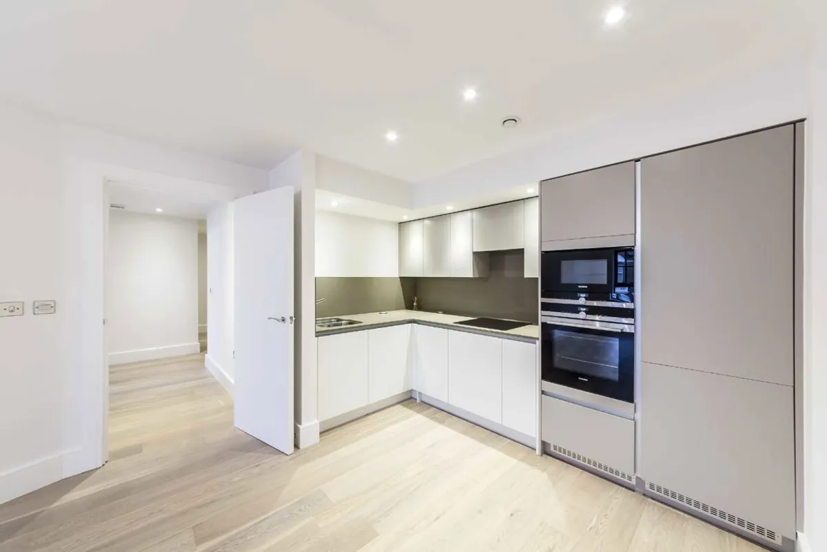 Flat Wolverton Gardens in Greater London