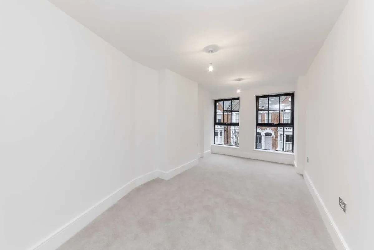Flat Wolverton Gardens in Greater London
