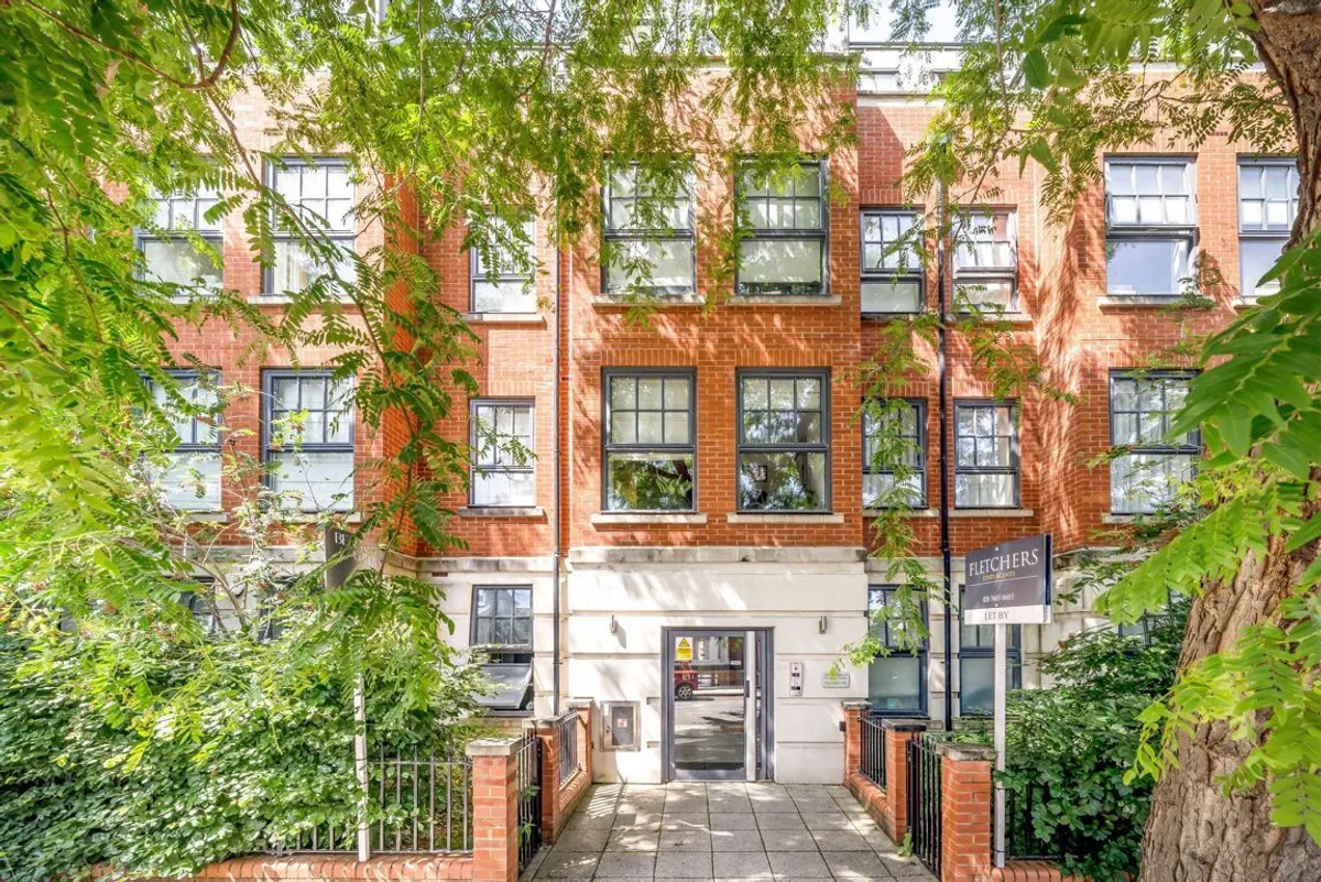 Flat Wolverton Gardens in Greater London