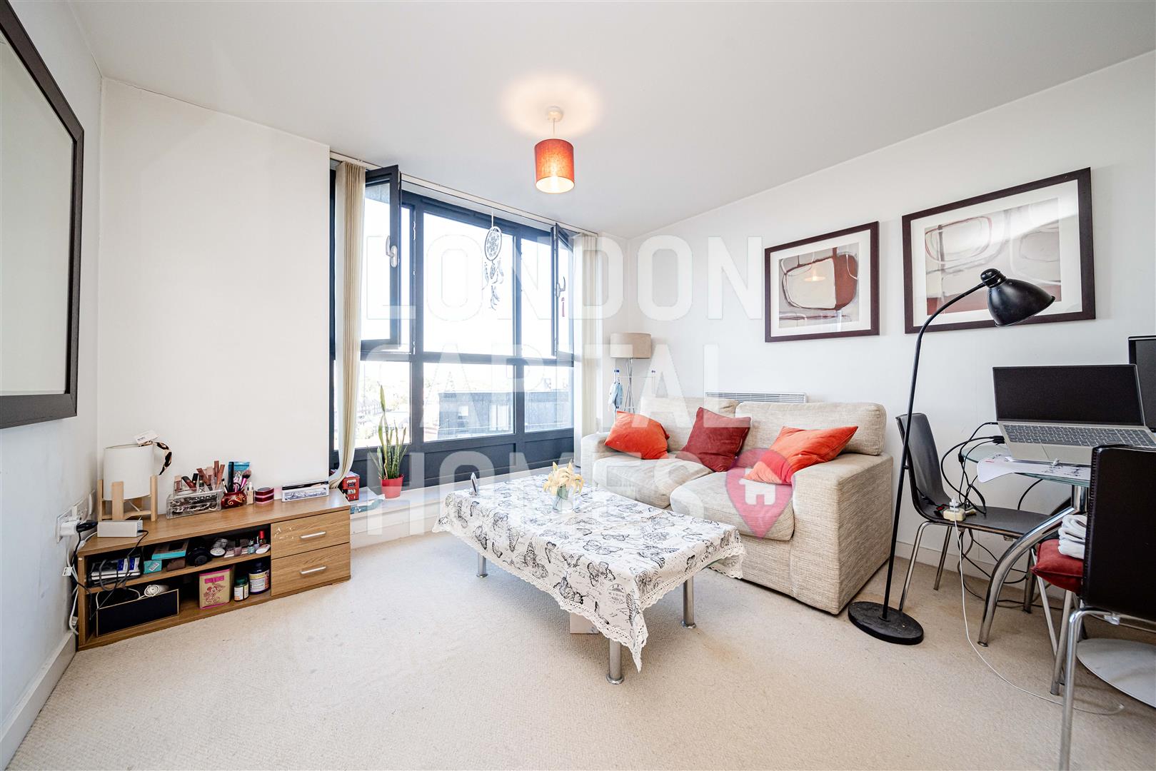 Flat Hallsville Road in Greater London