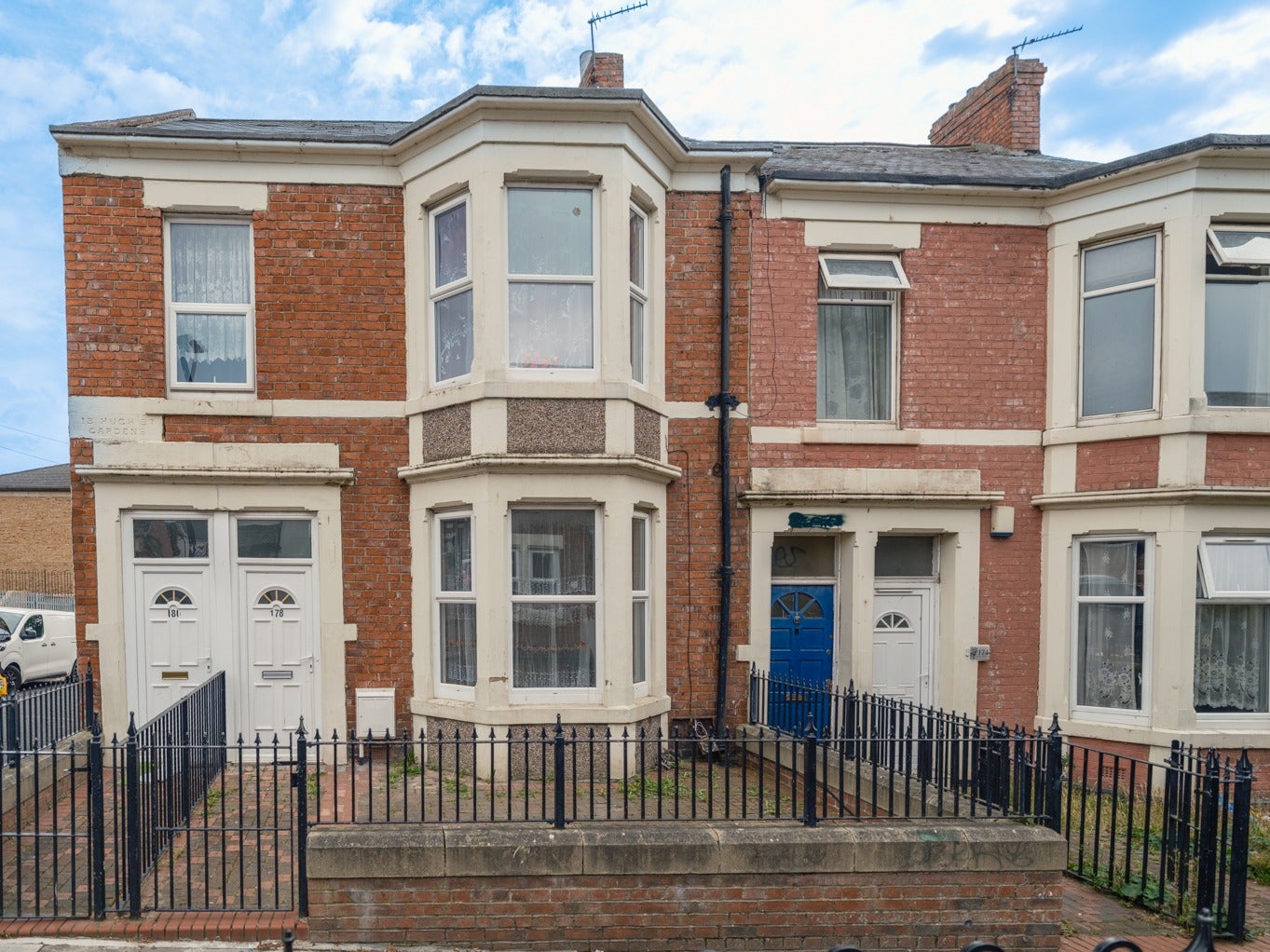 Flat Hugh Gardens in Newcastle upon Tyne