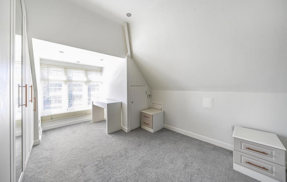 Flat Frithwood Avenue in London