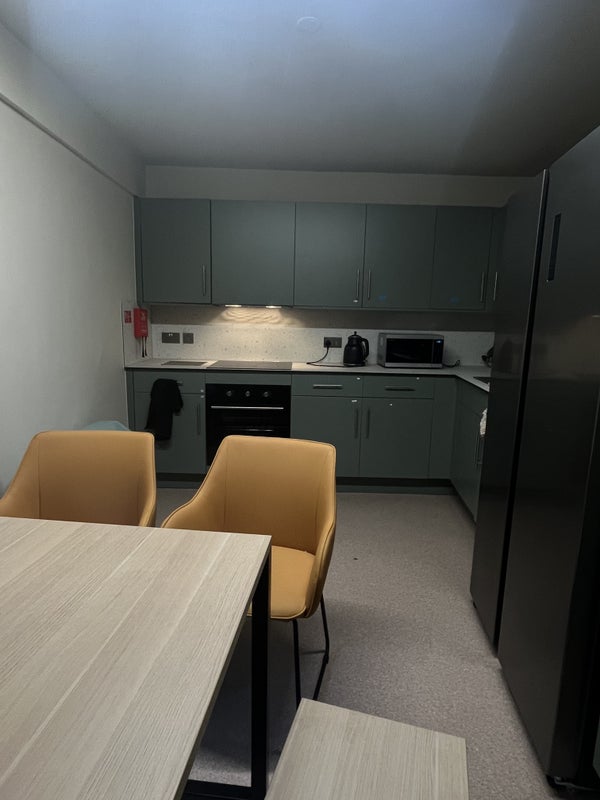 Room Holloway Road in Greater London