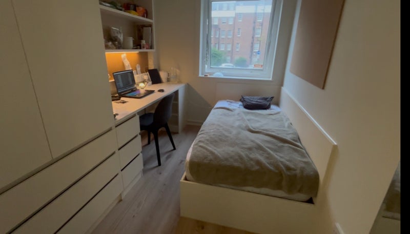 Room Holloway Road in Greater London