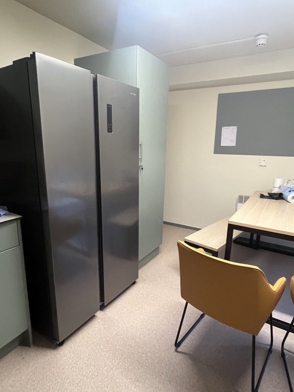 Room Holloway Road in Greater London