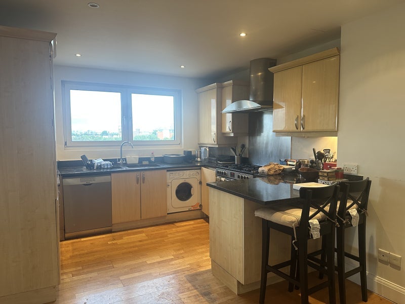 Room Upper Richmond Road in Greater London