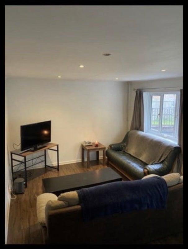 Room Sanford Street in Greater London