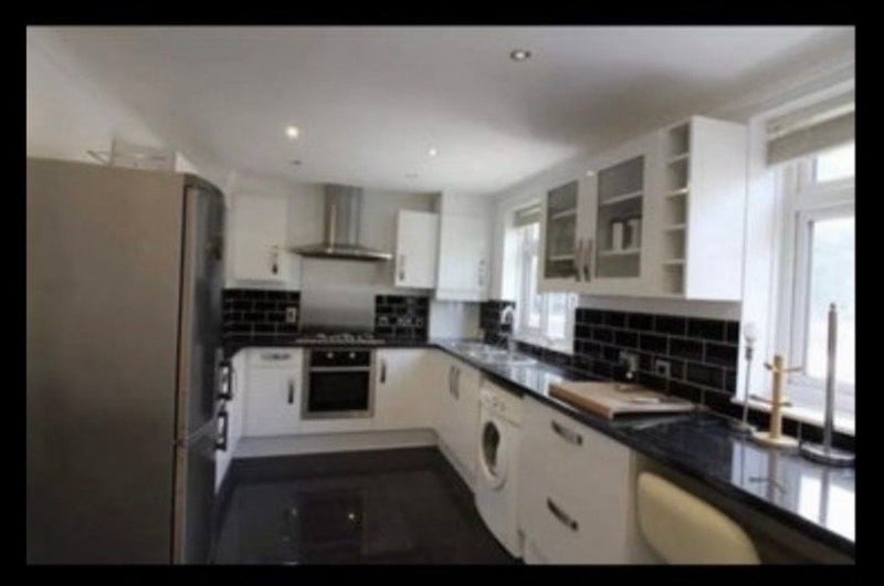 Room Sanford Street in Greater London