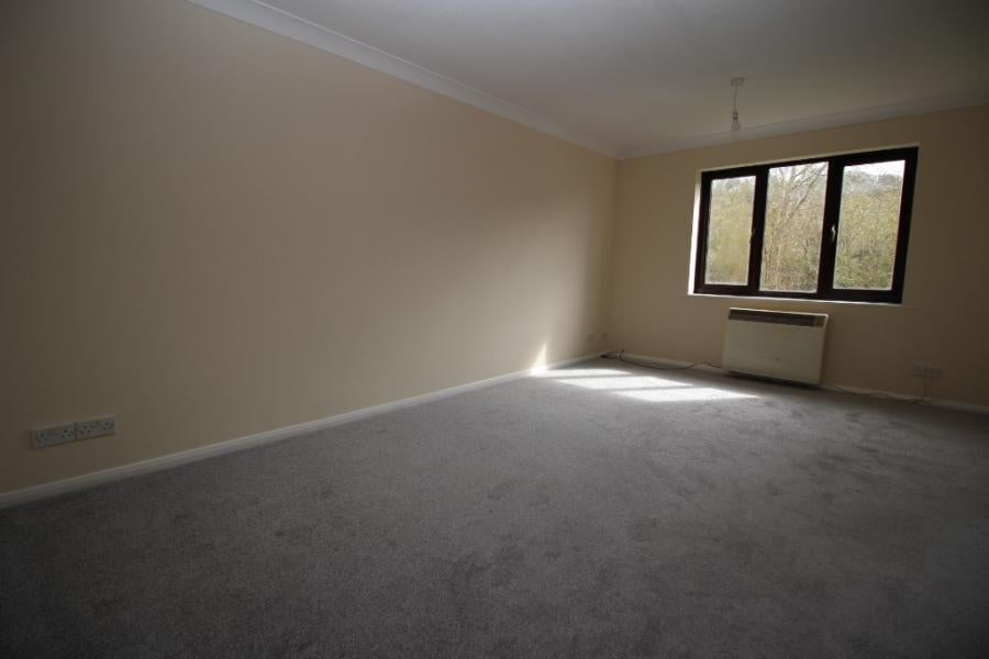Flat Hampden Road in High Wycombe