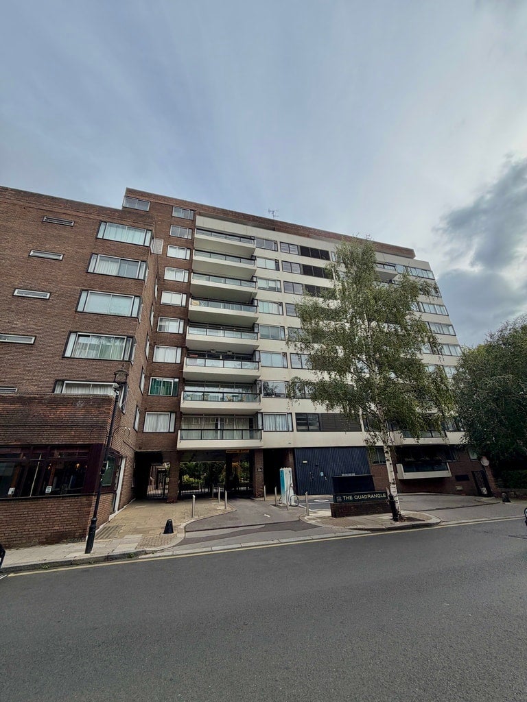Flat Sussex Gardens in City of Westminster