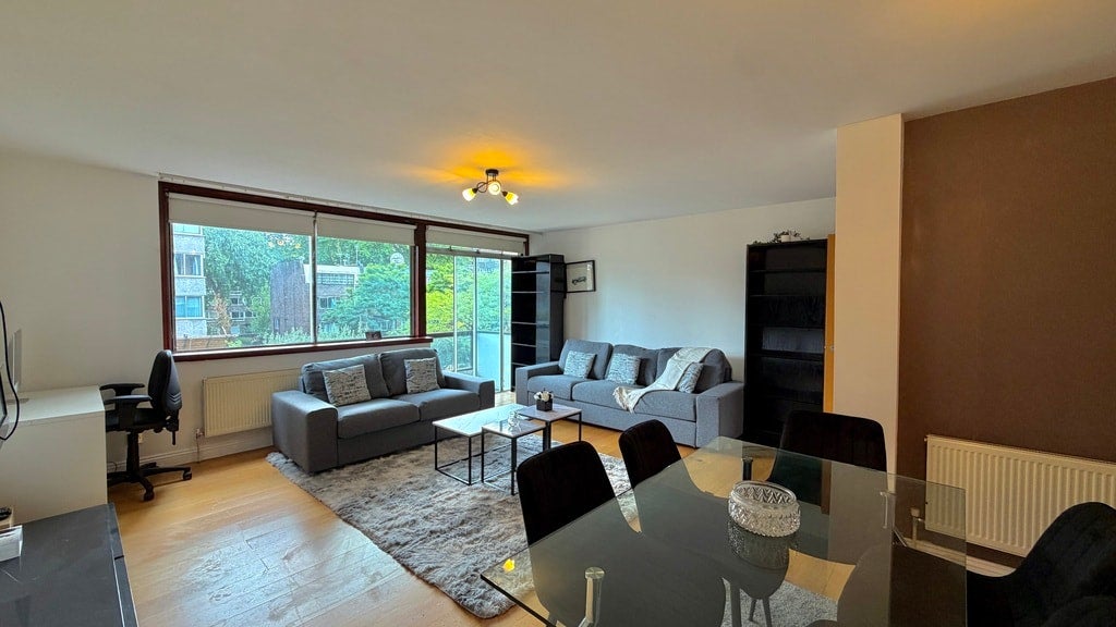 Flat Sussex Gardens in City of Westminster
