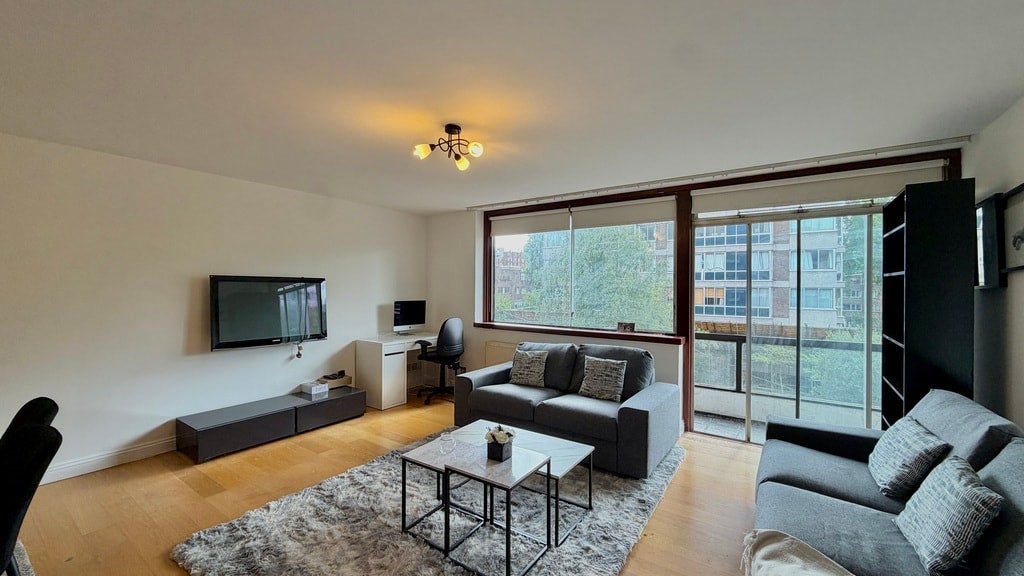 Flat Sussex Gardens in City of Westminster